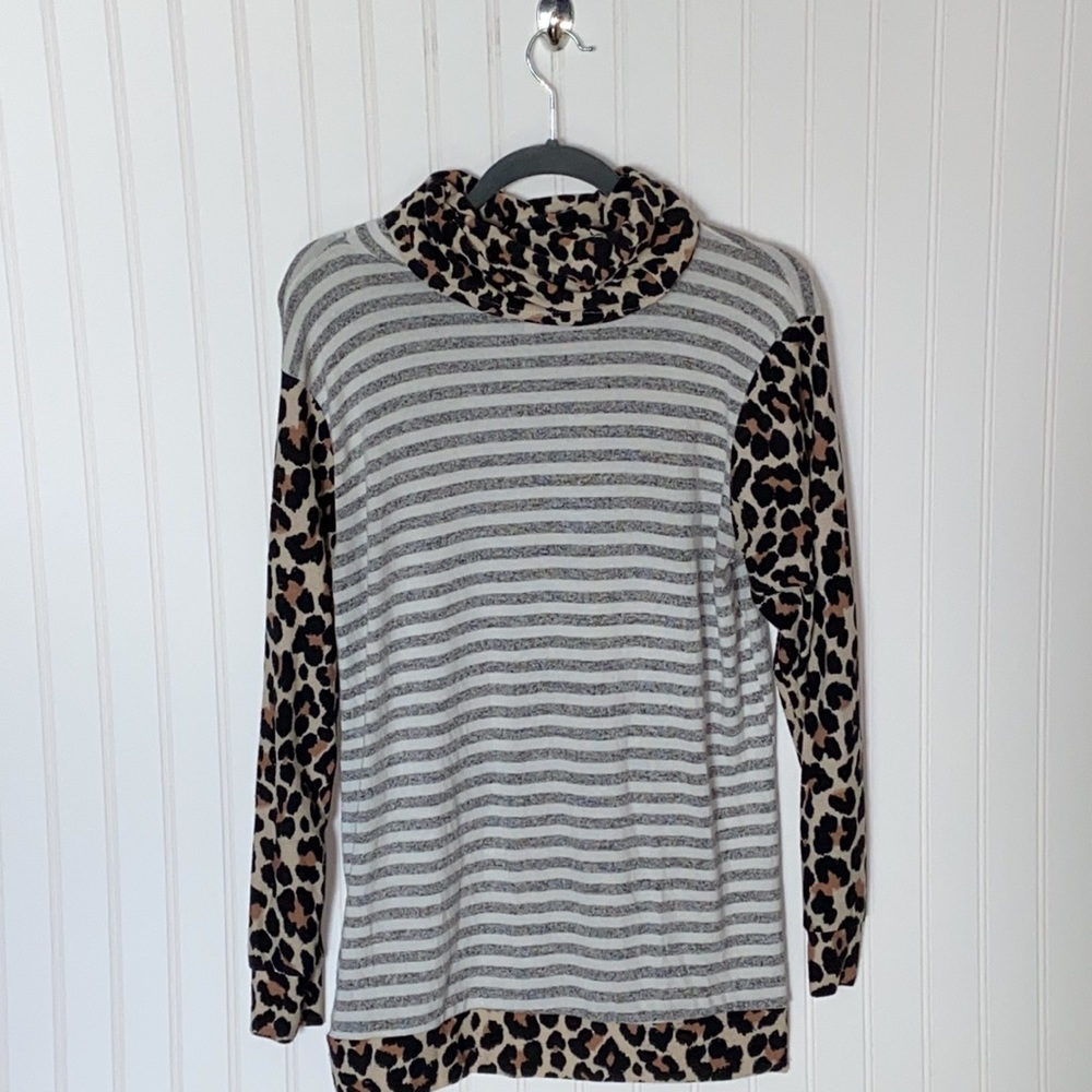 Lovely Melody Leopard Cowl Neck Knit Raglan Top - Picture 4 of 4